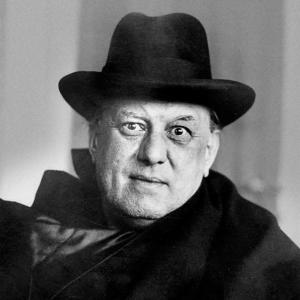 Aleister Crowley: O Ocultista Britânico que Transformou a Magia Moderna