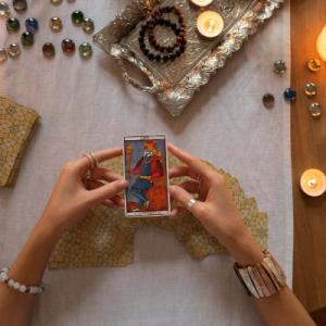 Como Encontrar uma Leitura de Tarot Online Confiável