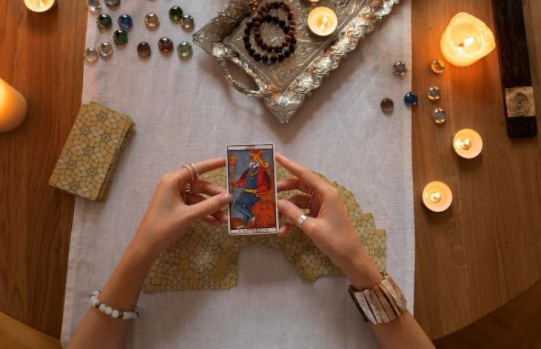 Como Encontrar uma Leitura de Tarot Online Confiável