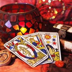 O que é Tarot? Significado, origem e como essa prática funciona